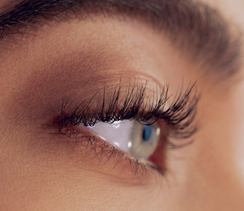 HOE VOORKOM JE KLONTERIGE MASCARA OM DE PERFECTE WIMPERS TE KRIJGEN