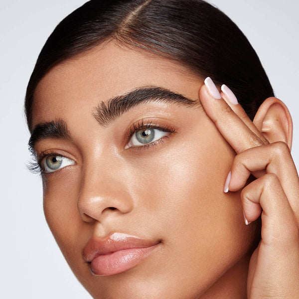 Houd de huid strak om haartjes te helpen verwijderen voor minder ongemak.